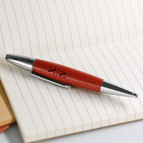 Προσωποποιημένο με χάραξη στιλό με Αρχικά