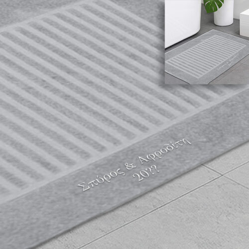 Χαλάκι Μπάνιου με Κεντημένα Ονόματα, Έτος