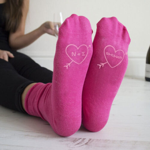 Προσωποποιημένες Κάλτσες με καρδιές, Αρχικά, Ημερομηνία