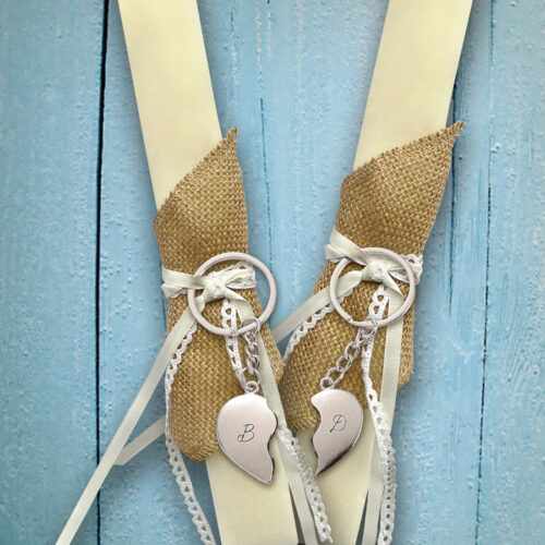 Για ζευγάρι Χειροποίητες Λαμπάδες με χάραξη αρχικά σε μπρελόκ