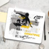 mouse-pad-gia-grafeio-mathith-born-to-be-free-me-onoma-graffiti-familyandfriends